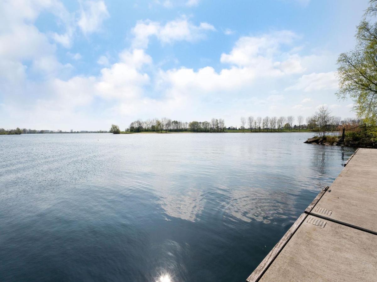 Fantastic Watervilla In Kerkdriel At The Zandmeren Lake Kültér fotó